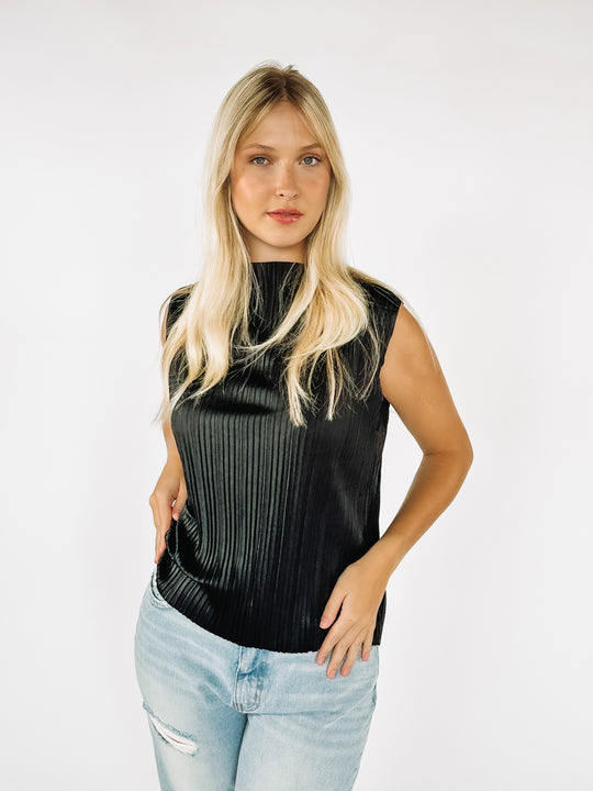black plisse top