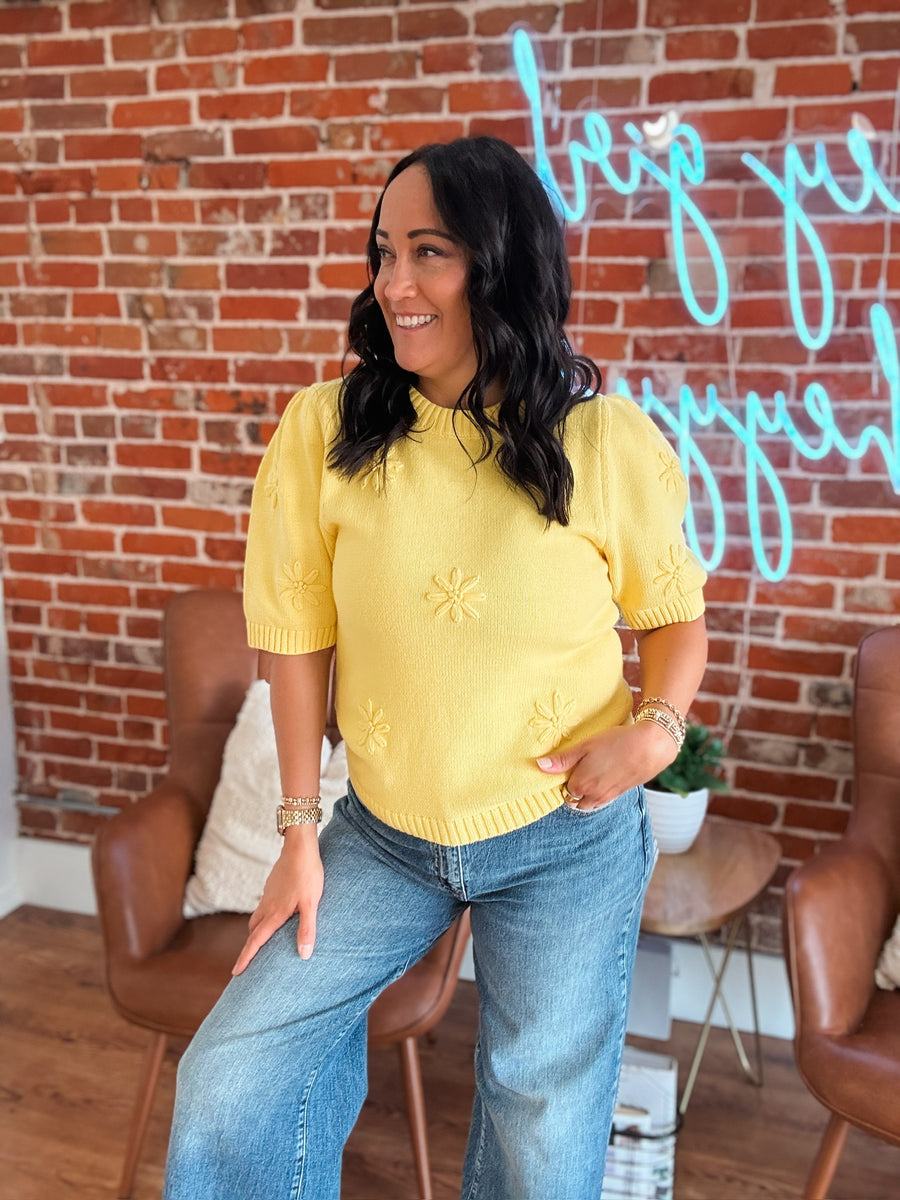 Short sleeve yellow embroidered floral sweater.